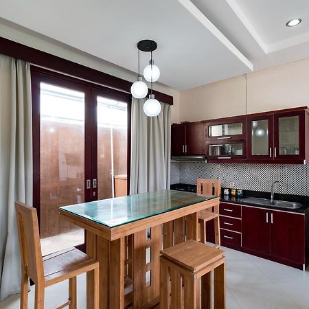 Villa Gayatri 塞米亚克 外观 照片