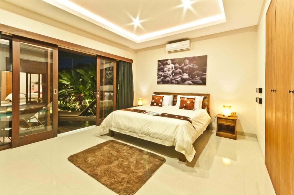 Villa Gayatri 塞米亚克 客房 照片