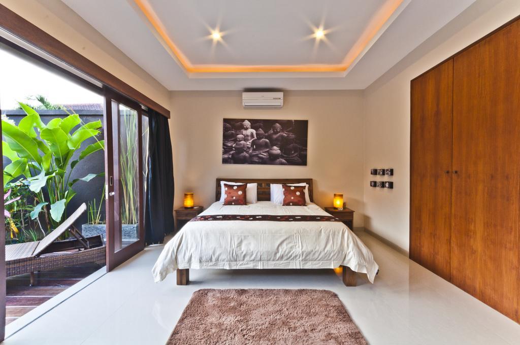 Villa Gayatri 塞米亚克 客房 照片