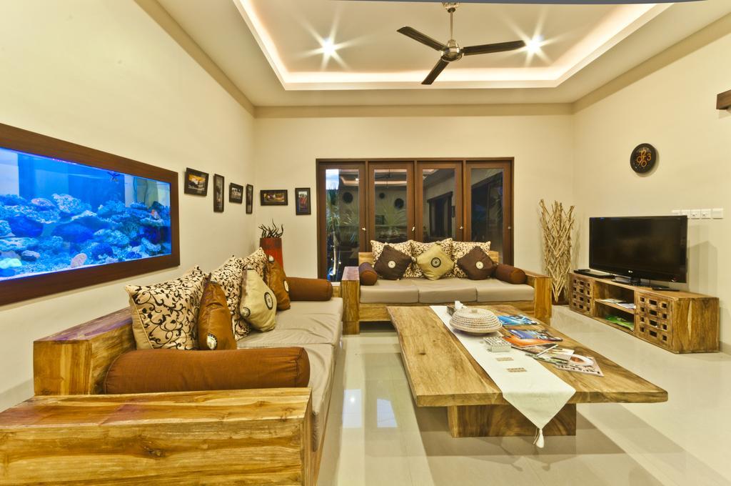 Villa Gayatri 塞米亚克 客房 照片
