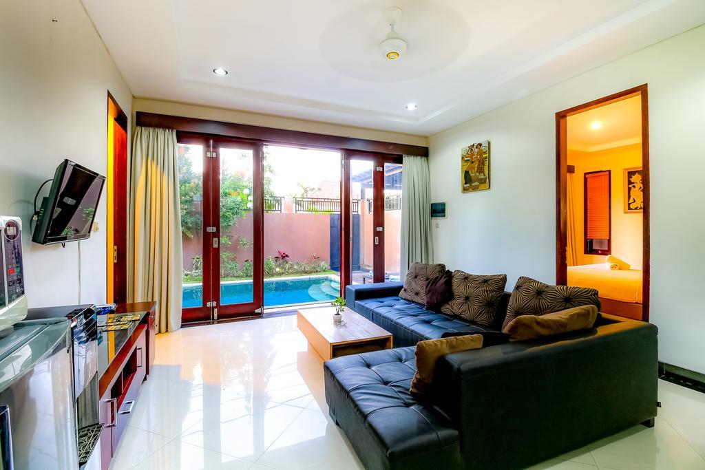 Villa Gayatri 塞米亚克 外观 照片