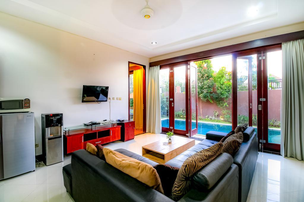Villa Gayatri 塞米亚克 外观 照片