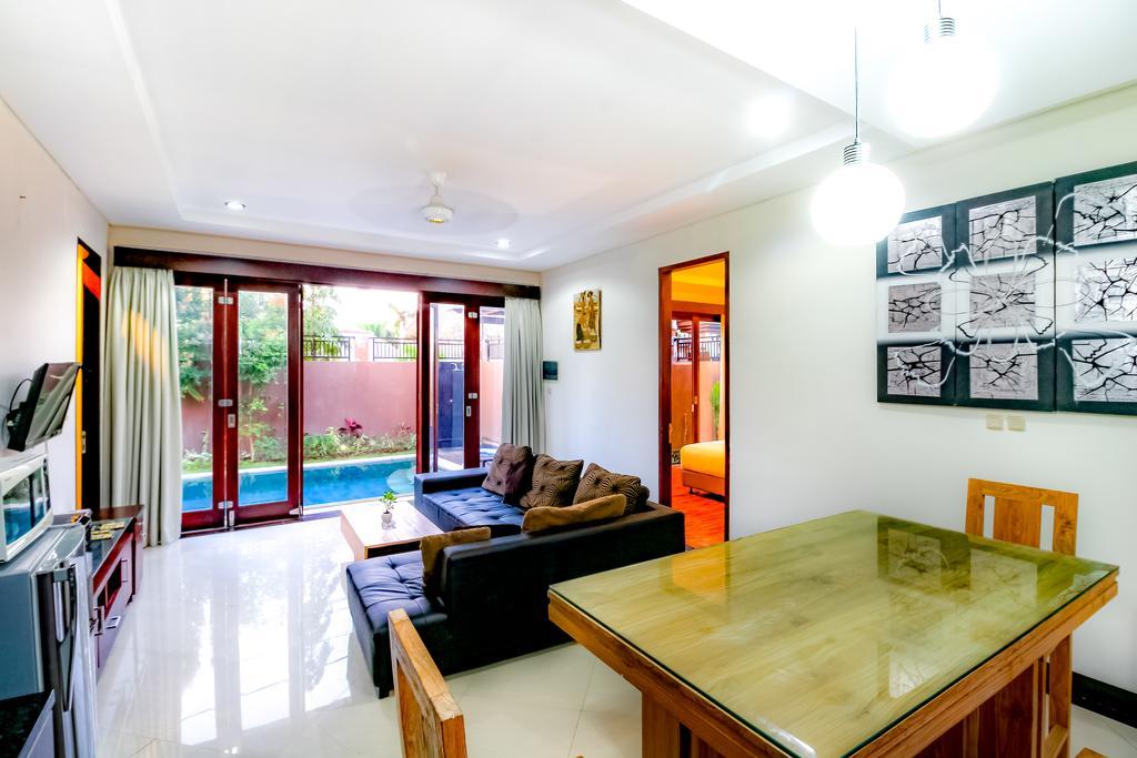 Villa Gayatri 塞米亚克 外观 照片