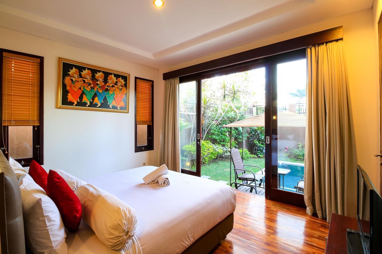 Villa Gayatri 塞米亚克 外观 照片