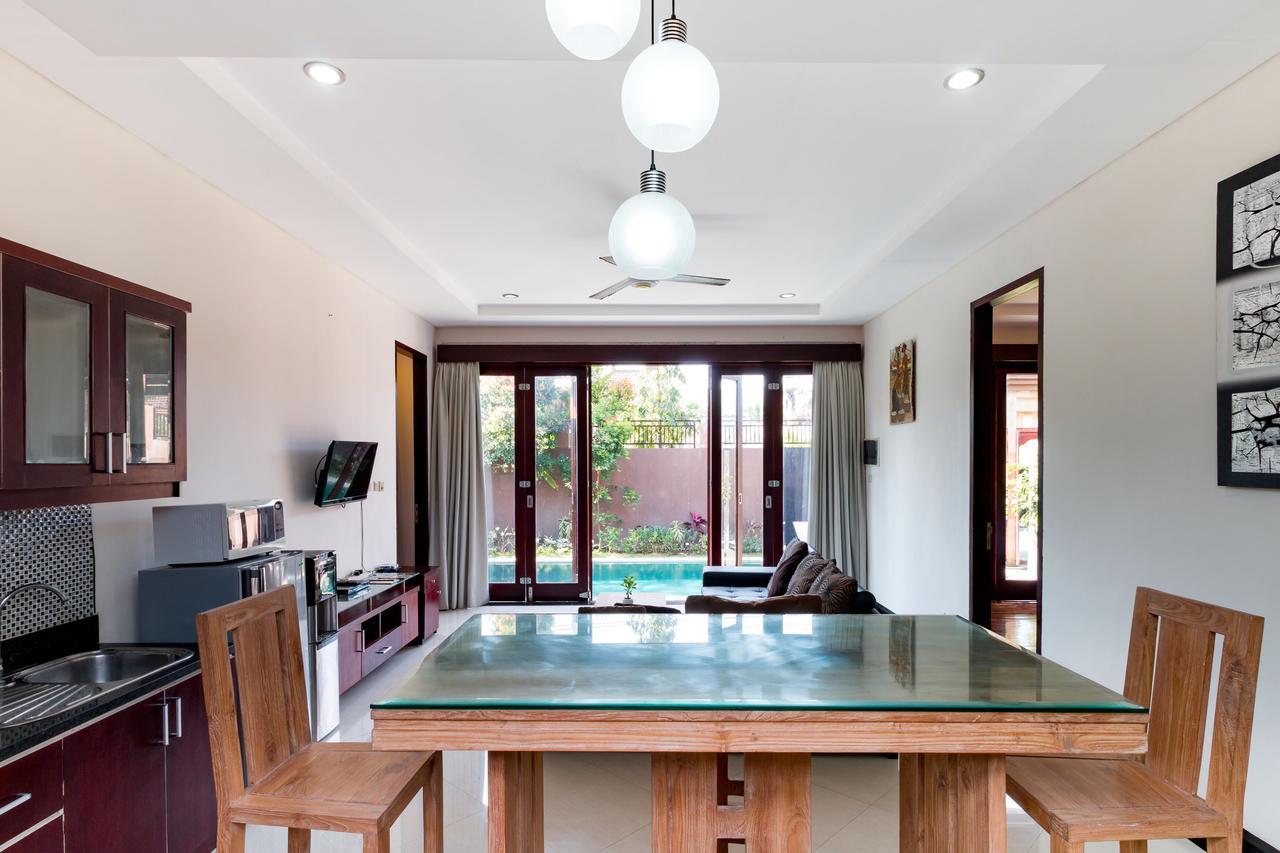 Villa Gayatri 塞米亚克 外观 照片