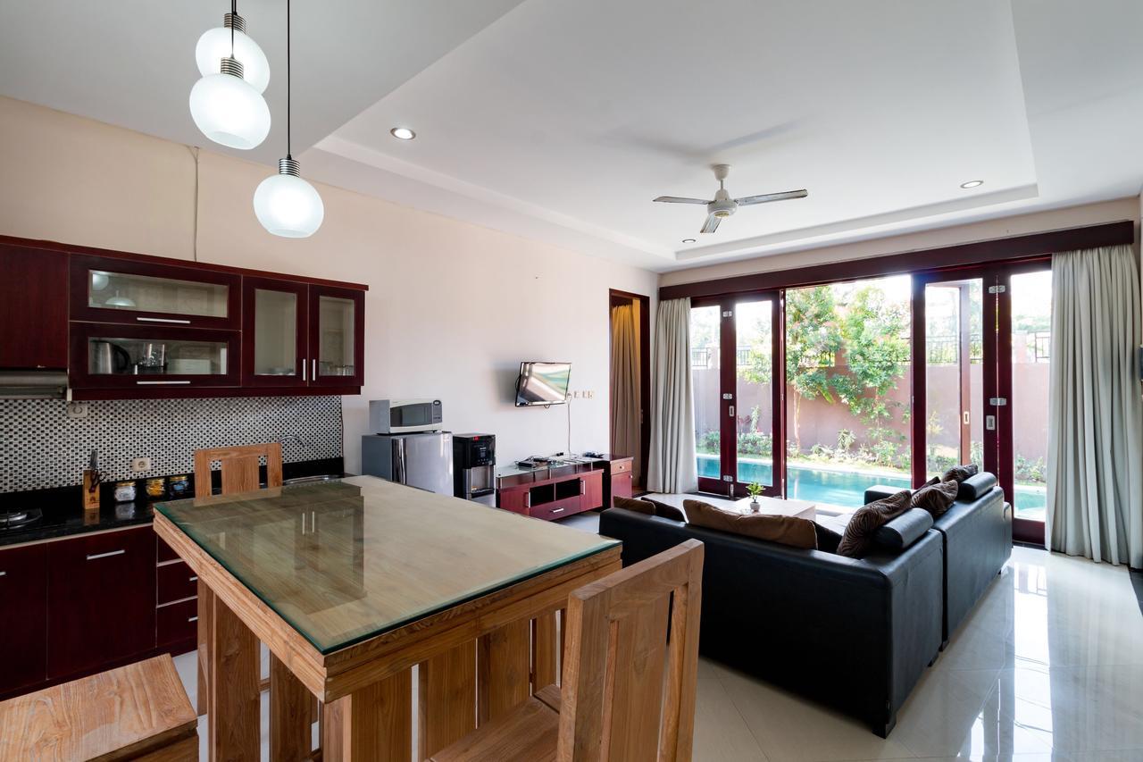 Villa Gayatri 塞米亚克 外观 照片
