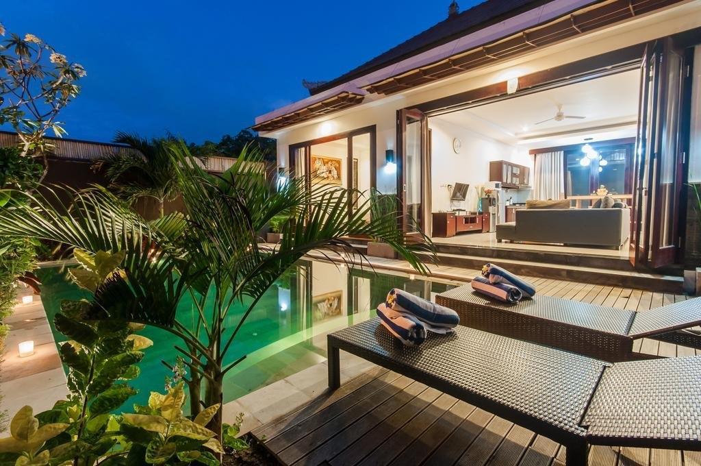 Villa Gayatri 塞米亚克 外观 照片