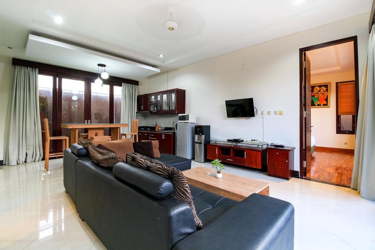 Villa Gayatri 塞米亚克 外观 照片
