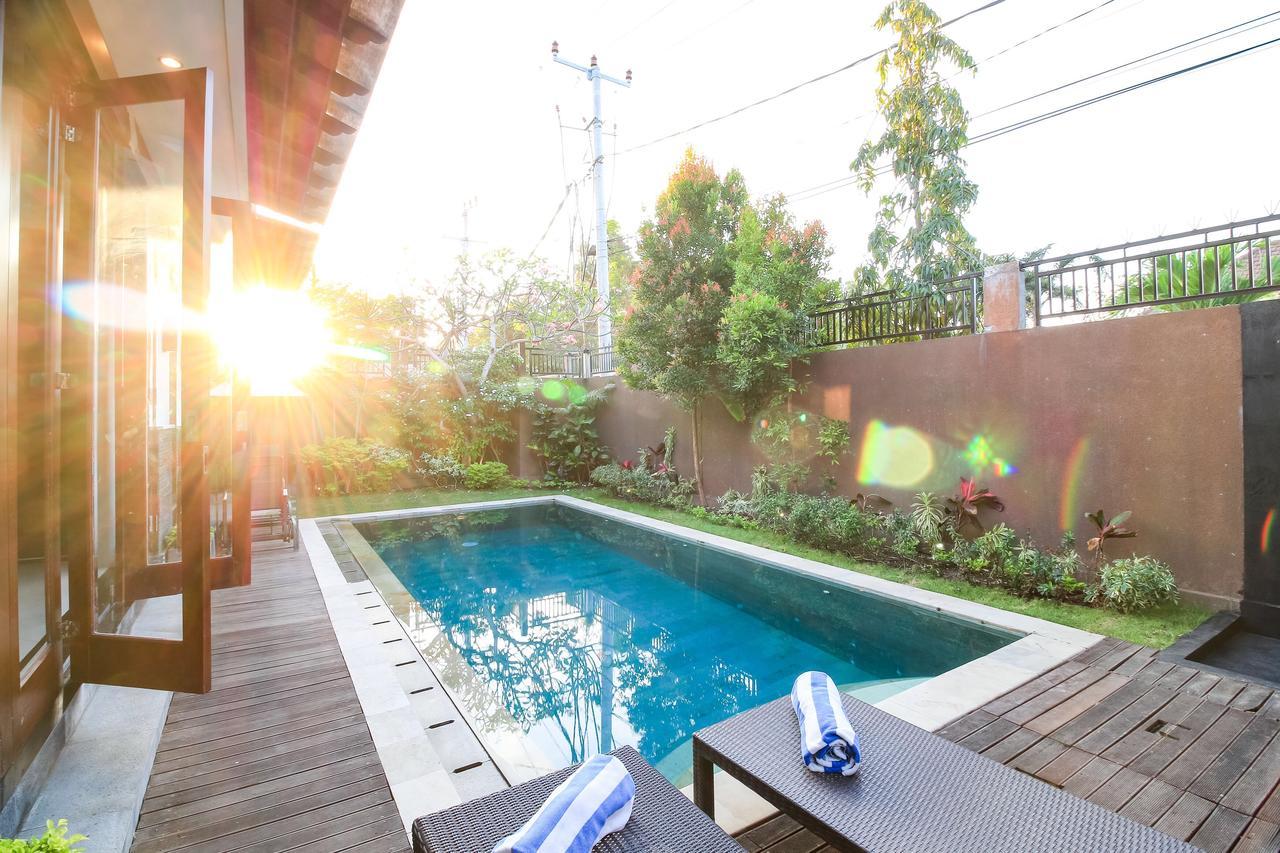 Villa Gayatri 塞米亚克 外观 照片