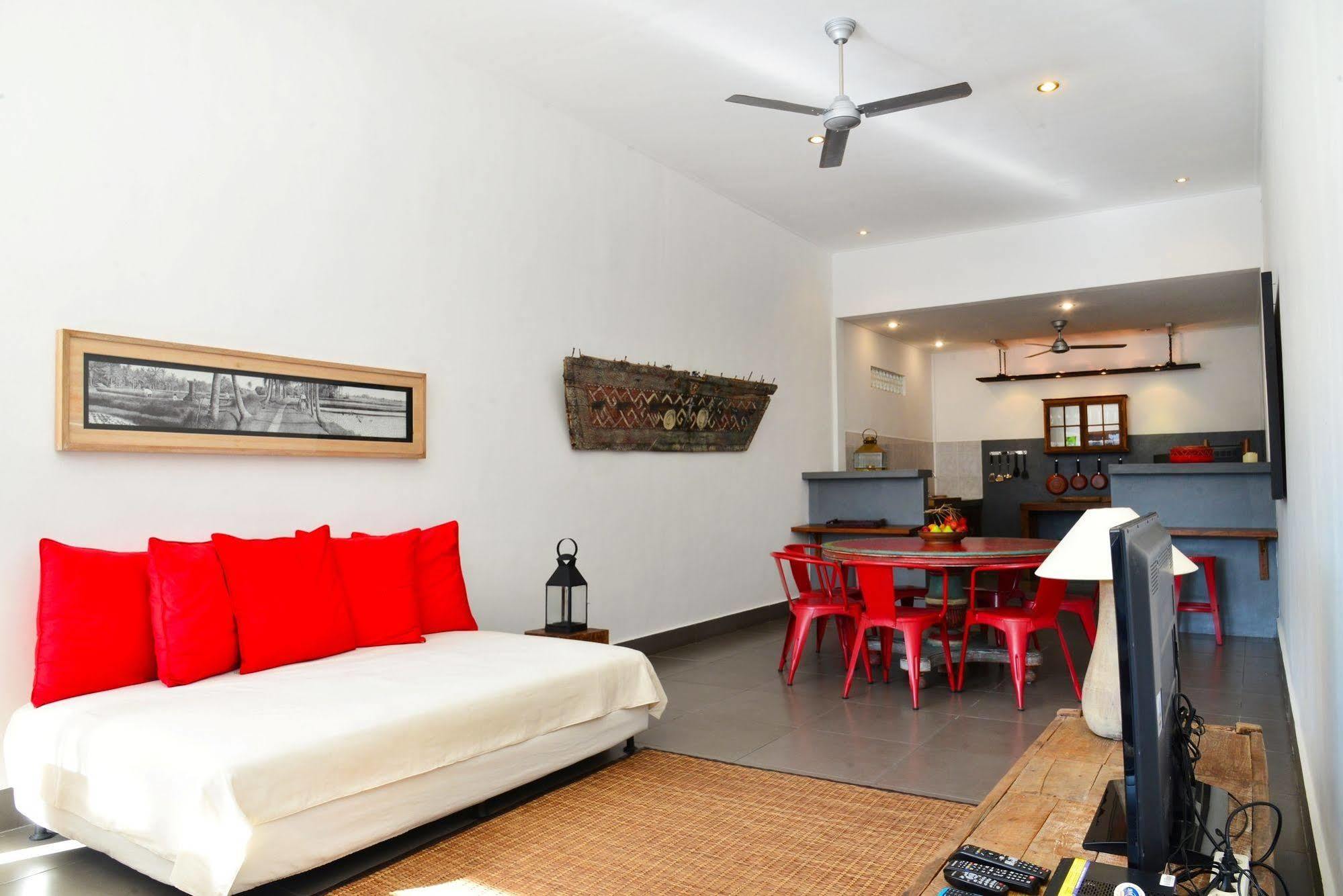 Villa Gayatri 塞米亚克 外观 照片
