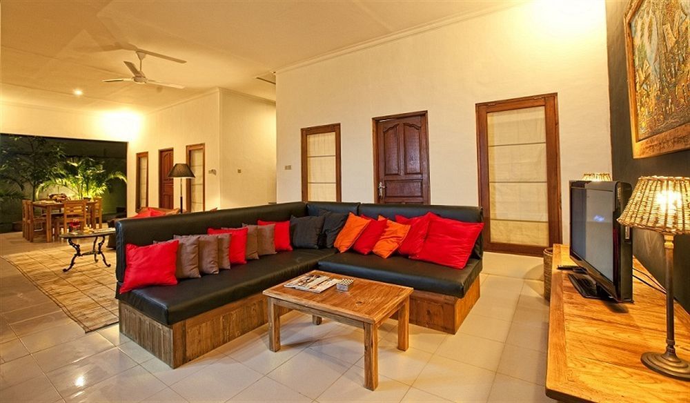 Villa Gayatri 塞米亚克 外观 照片